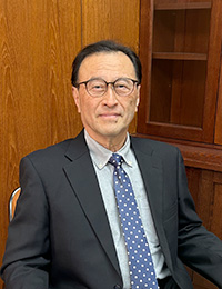 経営学部長近影