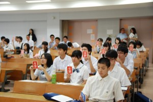 法学部　模擬講義 ある事例をもとに有罪か無罪かを考えました。