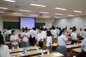 経営学部　模擬講義 お茶のＣＭを作成。出来栄えは！？