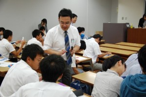 法学部 模擬講義 <br />ある事例をもとに賛成か反対かを考えました。” title=”2014-9-20-3″ width=”300″ height=”200″ class=”size-medium wp-image-4089″ /><p id=