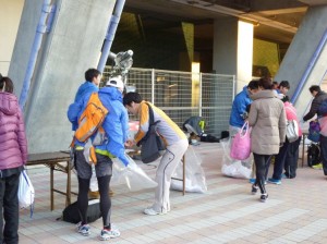 荷物預かりは有料のためか，比較的余裕があるように見えます。が，彼らの山場は午後にやってきます